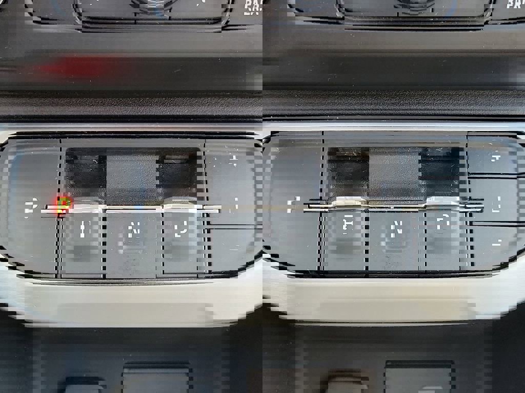 Used 2023 GMC Acadia SLE w/ Driver Convenience Package image 32