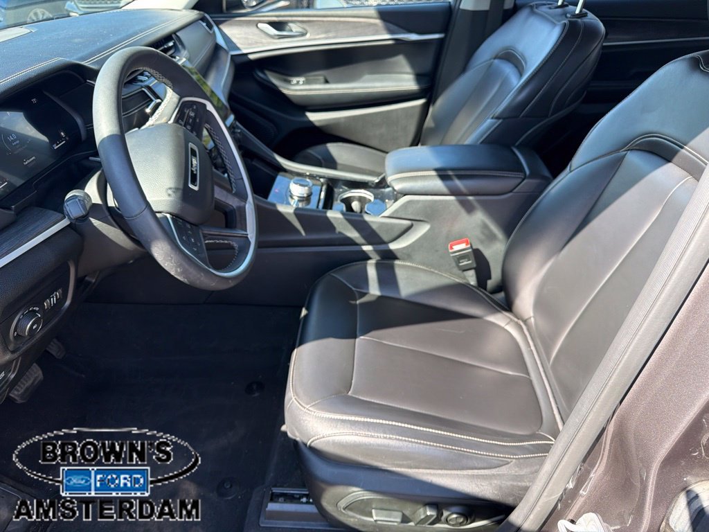 Used 2023 Jeep Grand Cherokee L Limited AWD/4WD image 3