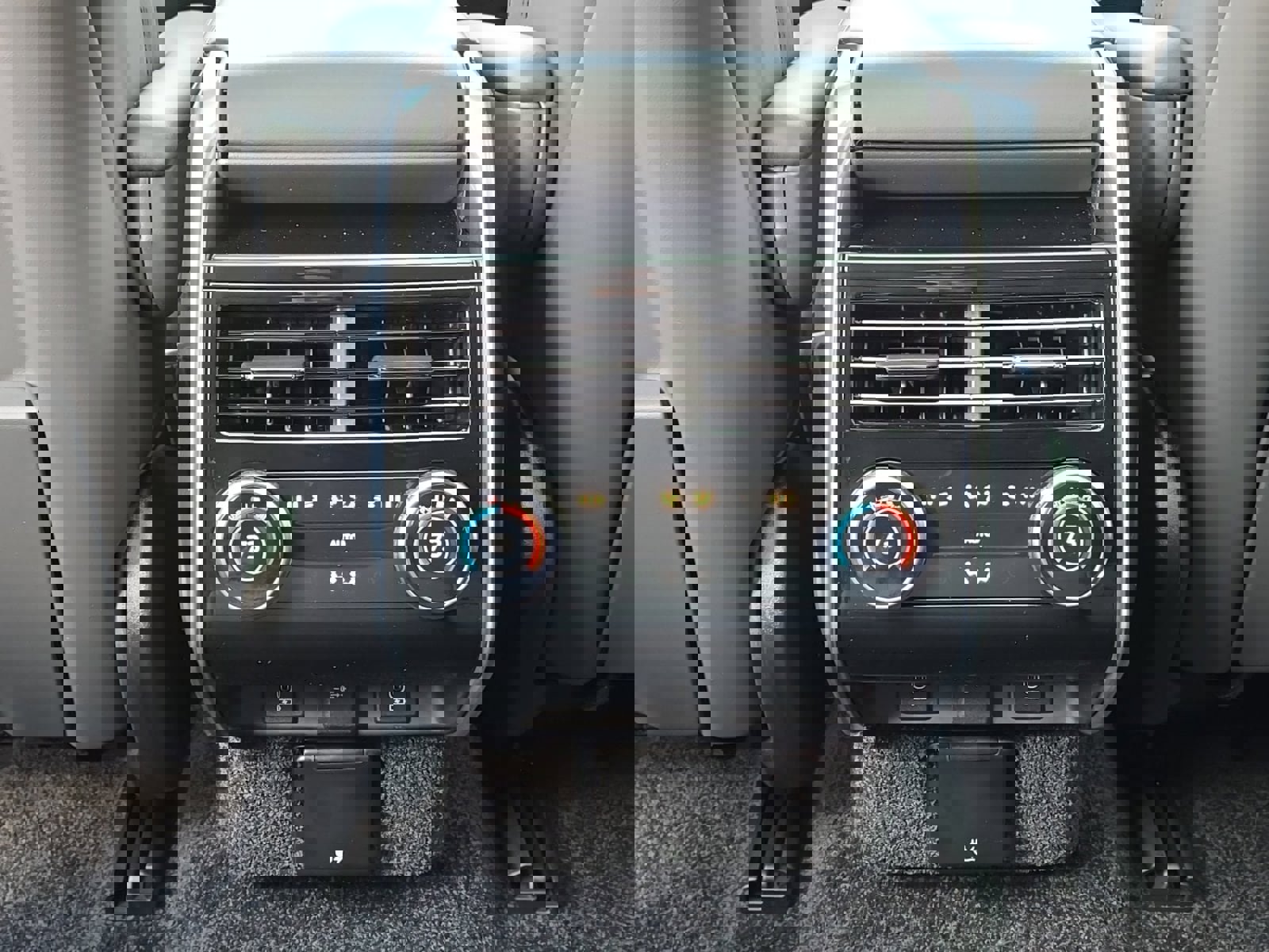 New 2026 Land Rover Range Rover SE image 25