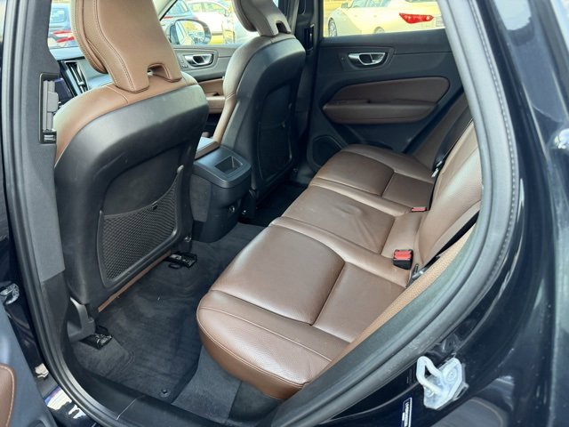Used 2019 Volvo XC60 T5 Momentum w/ Premium Package image 19