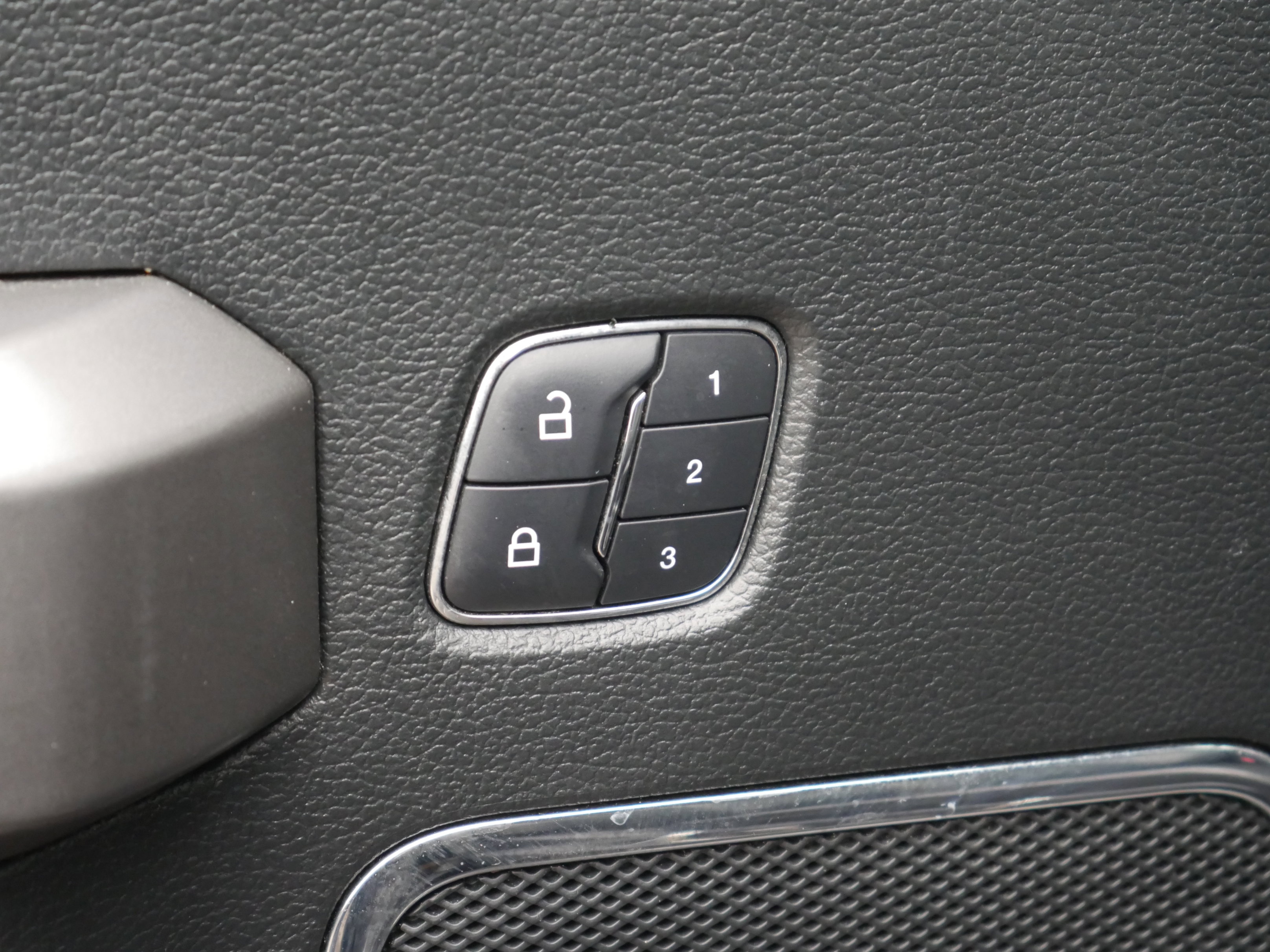 Used 2015 Ford F150 Platinum w/ Equipment Group 701A Luxury image 41