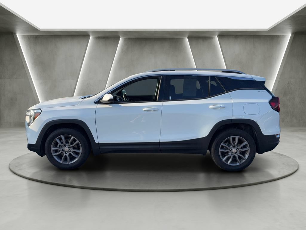 Used 2024 GMC Terrain SLT AWD/4WD image 4