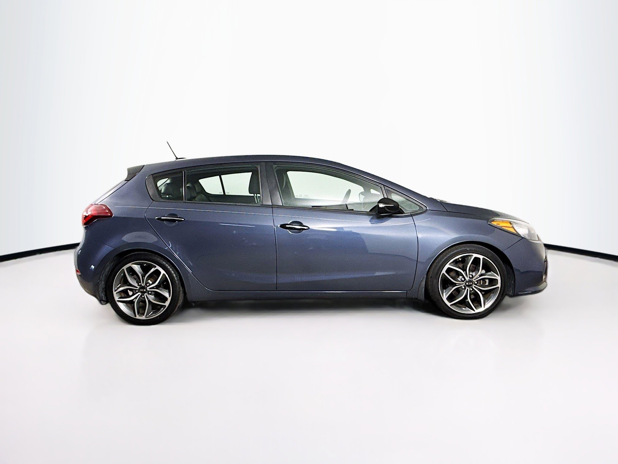 Used 2016 Kia Forte SX image 2