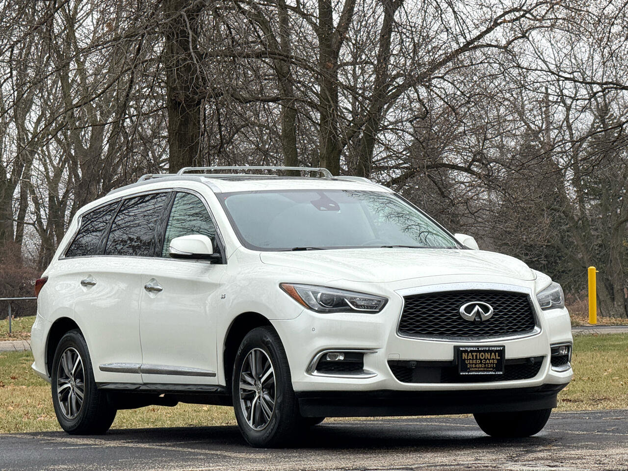 Used 2019 INFINITI QX60 Luxe w/ Essential Package image 2