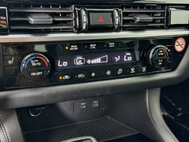 Used 2024 Nissan Pathfinder SV FWD image 15