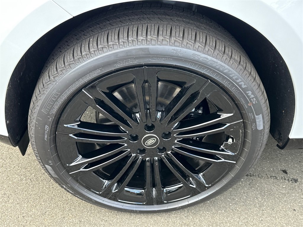 New 2025 Land Rover Range Rover SE image 8