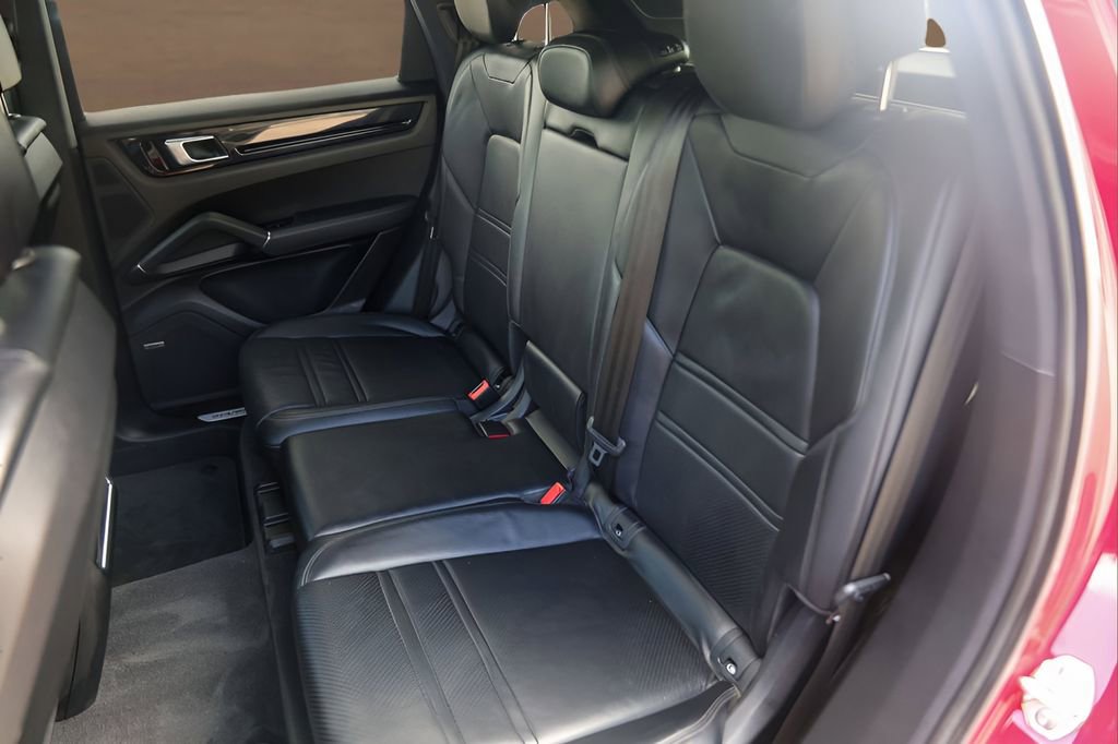Used 2021 Porsche Cayenne image 26