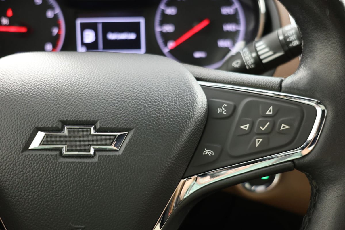 Used 2019 Chevrolet Cruze Premier w/ Sun And Sound Package FWD image 28