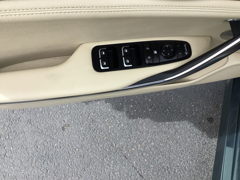 Used 2023 Kia Stinger GT-Line w/ Sun & Sound Package AWD/4WD image 5