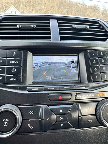 Used 2018 Ford Explorer XLT AWD/4WD image 13