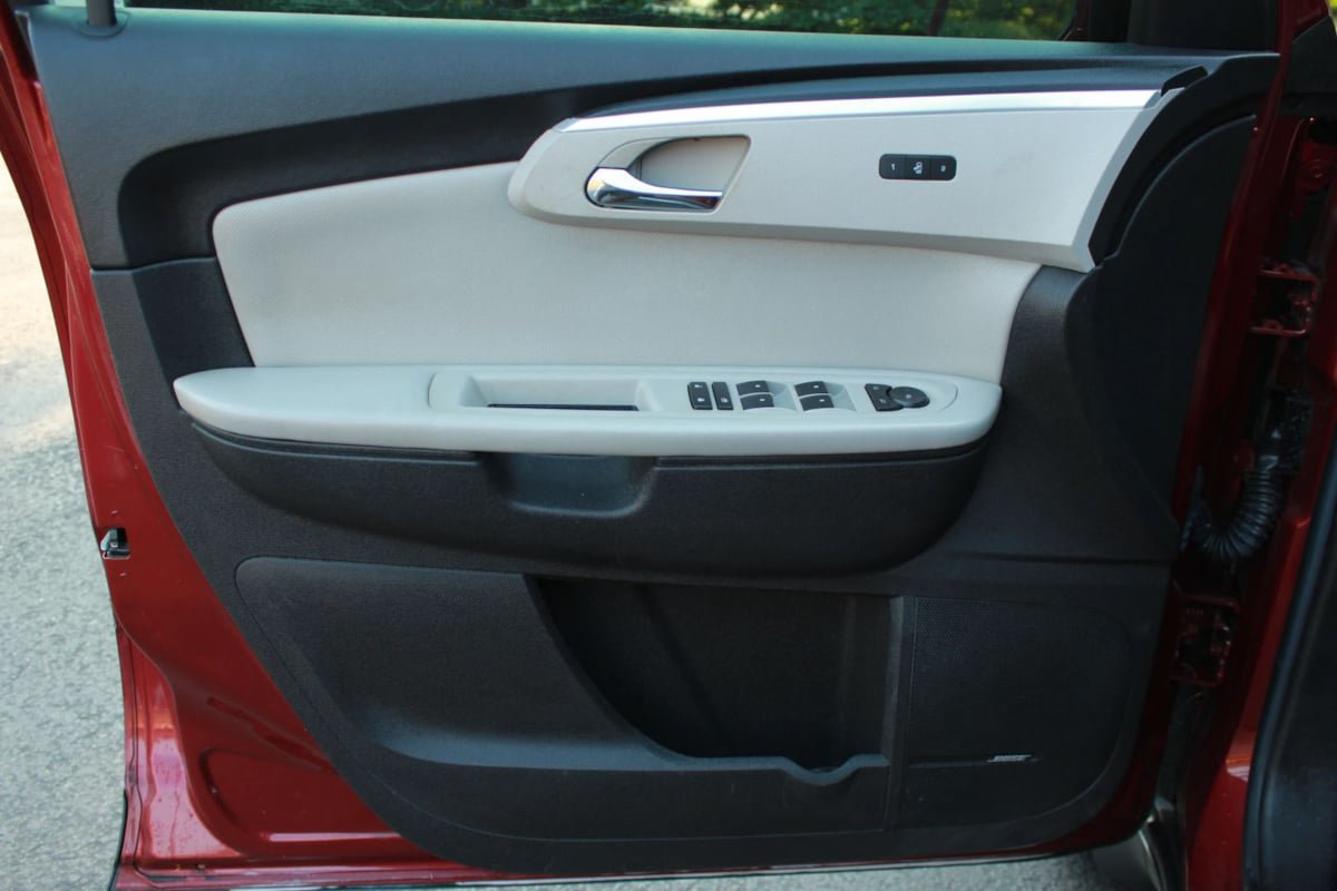 Used 2011 Chevrolet Traverse LTZ w/ LPO, 'HIT The Road' Package AWD/4WD image 9