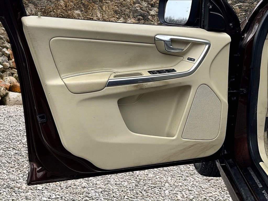 Used 2015 Volvo XC60 T6 w/ Proximity Package image 21