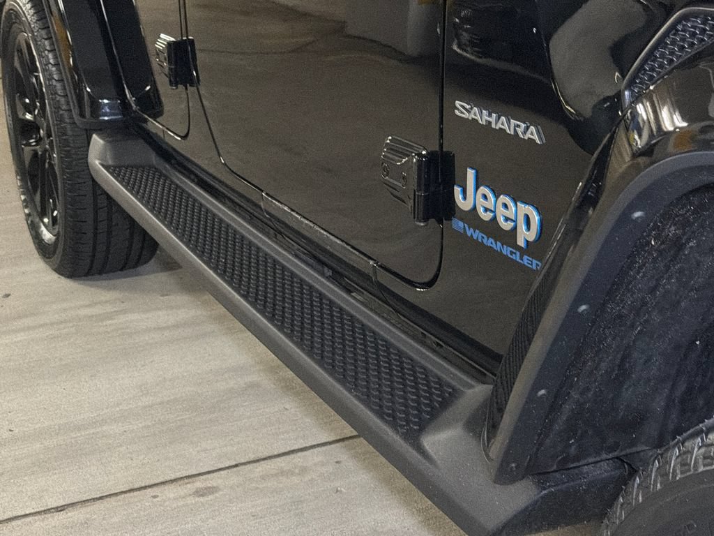 Used 2023 Jeep Wrangler Unlimited Sahara w/ Cold Weather Group AWD/4WD image 9