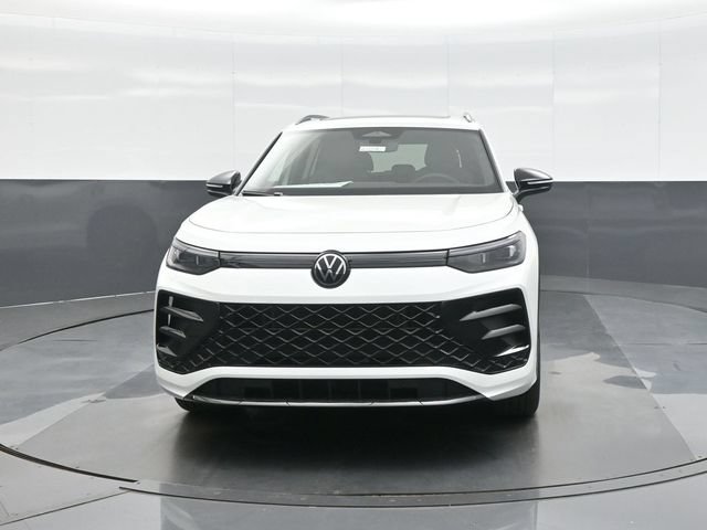 New 2026 Volkswagen Tiguan SE R-Line FWD image 2