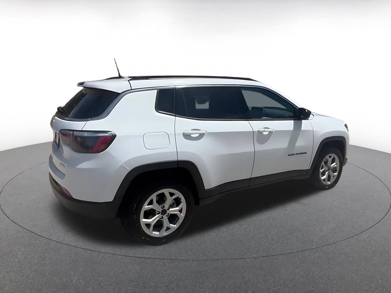 Used 2025 Jeep Compass Latitude image 15