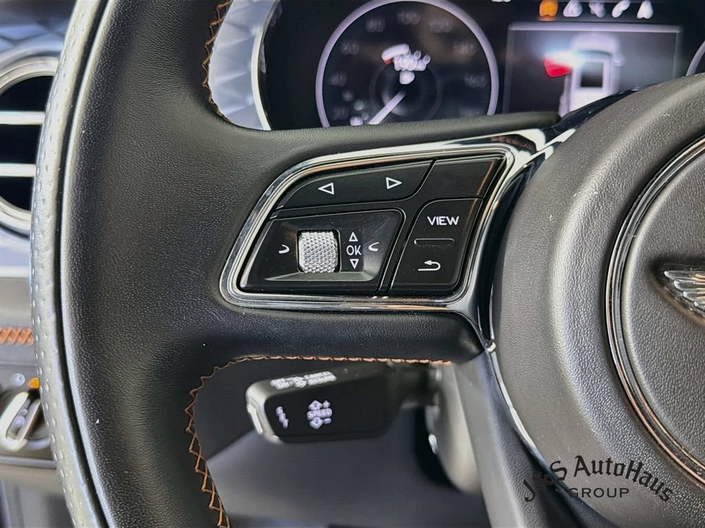 Used 2022 Bentley Bentayga AWD/4WD image 13