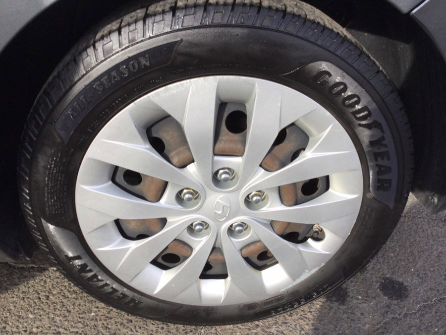 Used 2017 Hyundai Elantra GT image 29