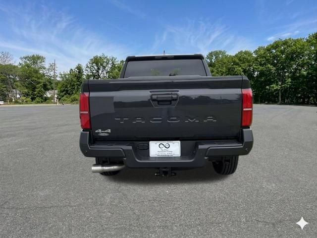 Used 2025 Toyota Tacoma SR w/ SR Upgrade Package AWD/4WD image 7