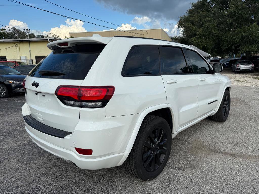 Used 2019 Jeep Grand Cherokee Altitude RWD image 5
