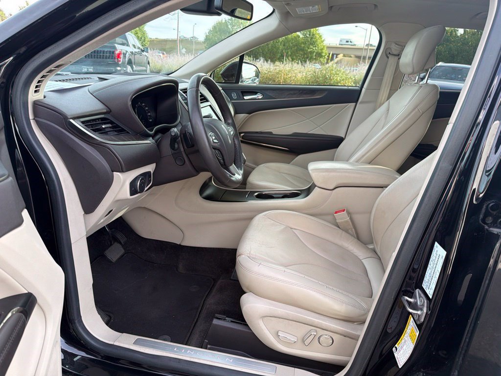 Used 2019 Lincoln MKC Reserve w/ MKC Technology Package FWD image 10