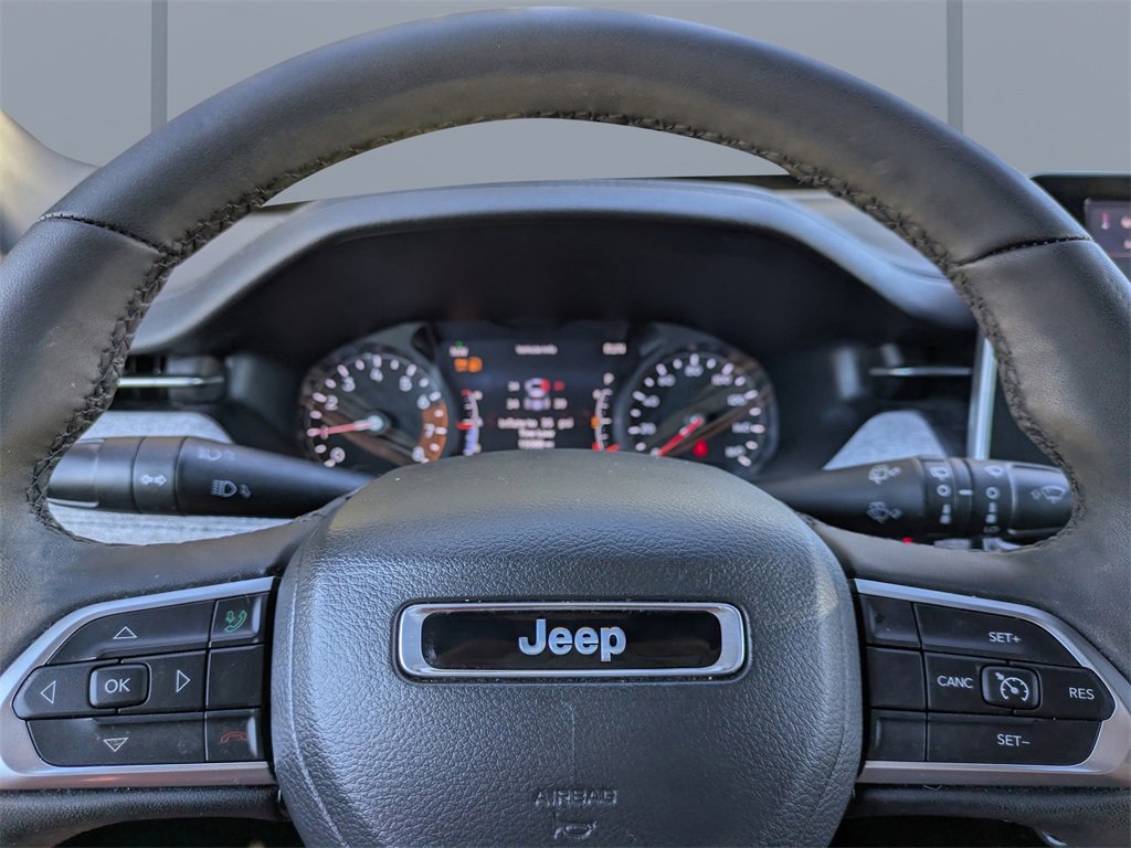 Used 2025 Jeep Compass Latitude image 27