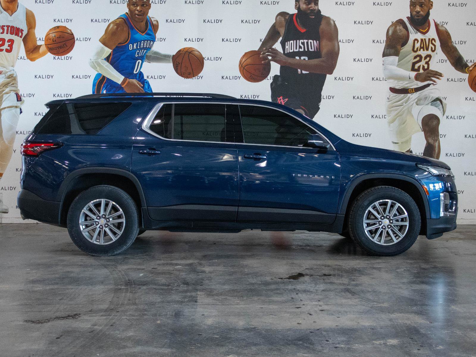 Used 2023 Chevrolet Traverse LT image 17