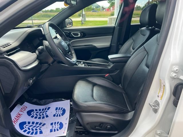 Certified 2025 Jeep Compass Limited AWD/4WD image 12