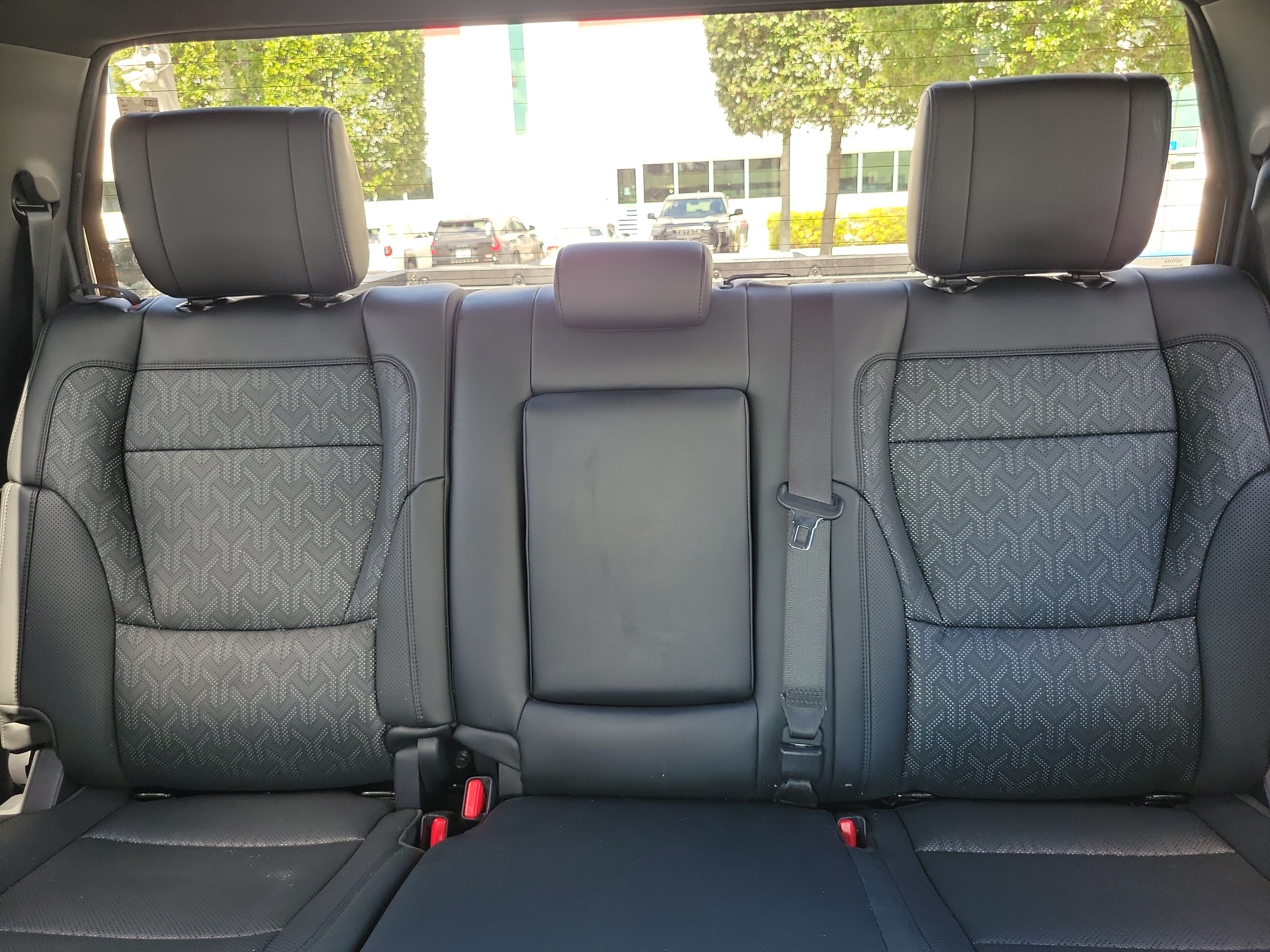 Used 2025 Toyota Tundra SR5 w/ SR5 Premium Package AWD/4WD image 21