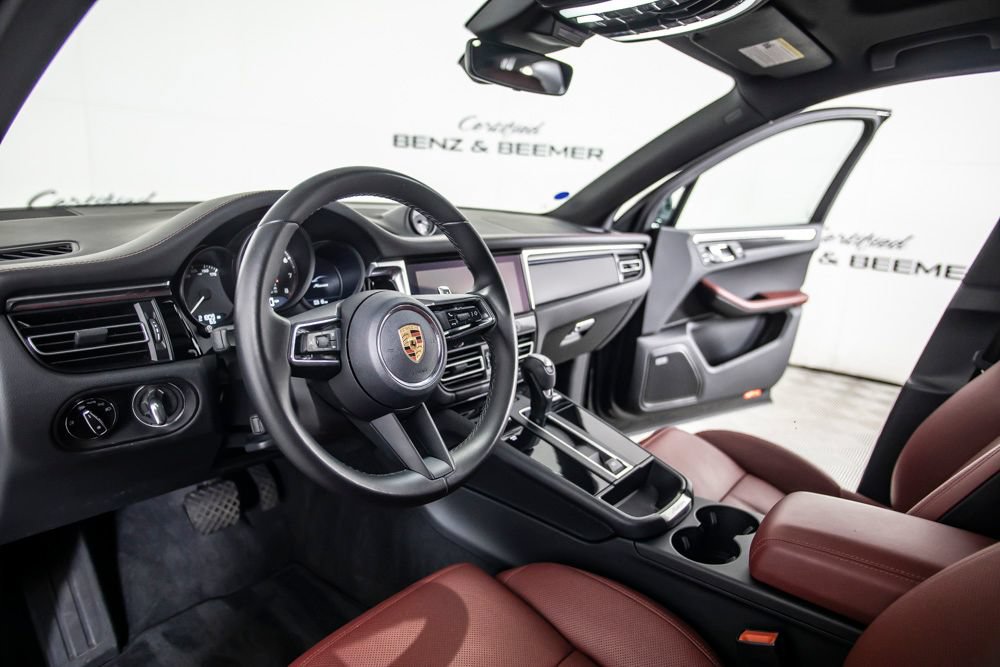 Used 2024 Porsche Macan w/ Premium Plus Package AWD/4WD image 17