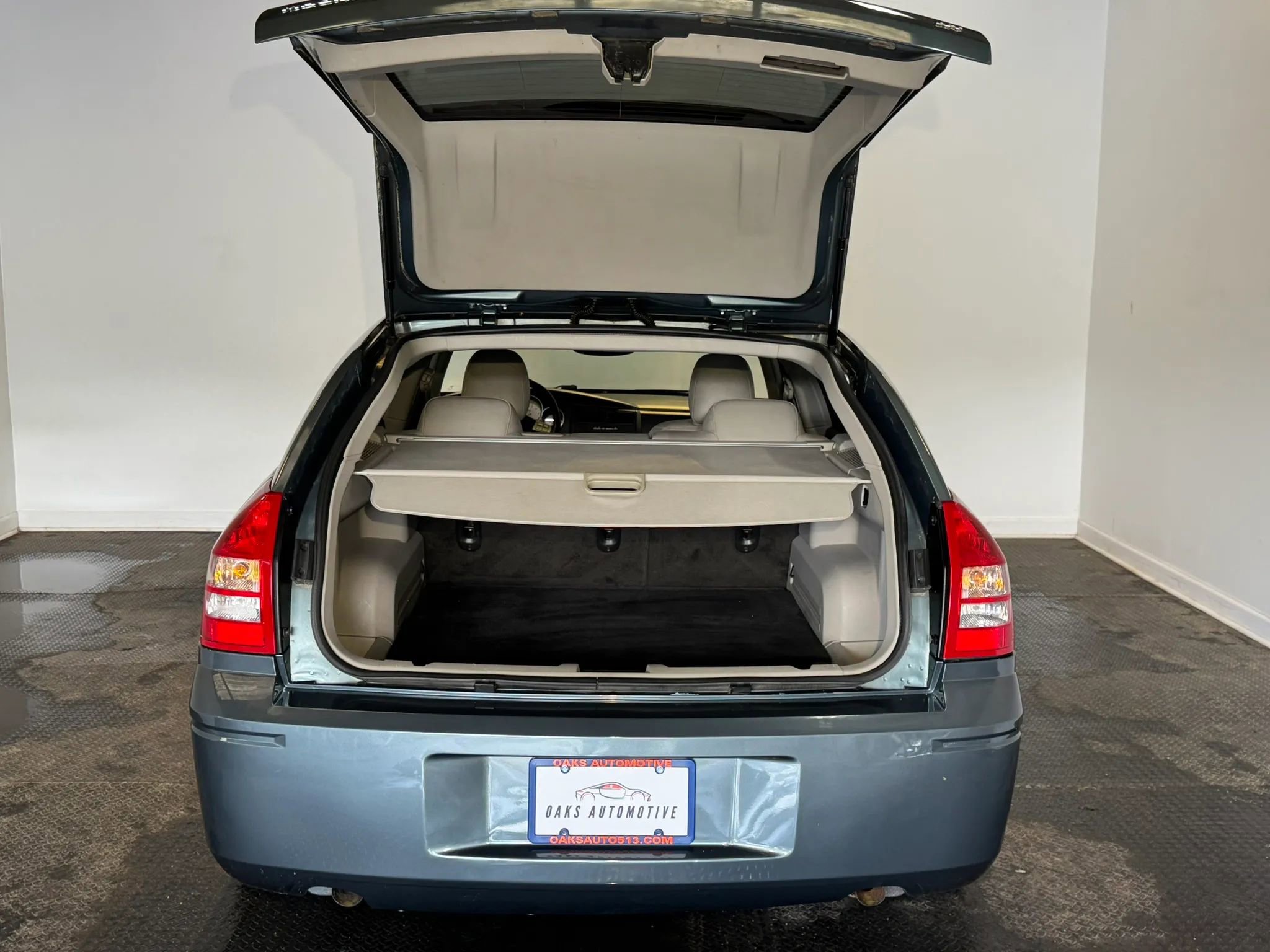 Used 2005 Dodge Magnum R/T w/ Convenience Group II RWD image 26
