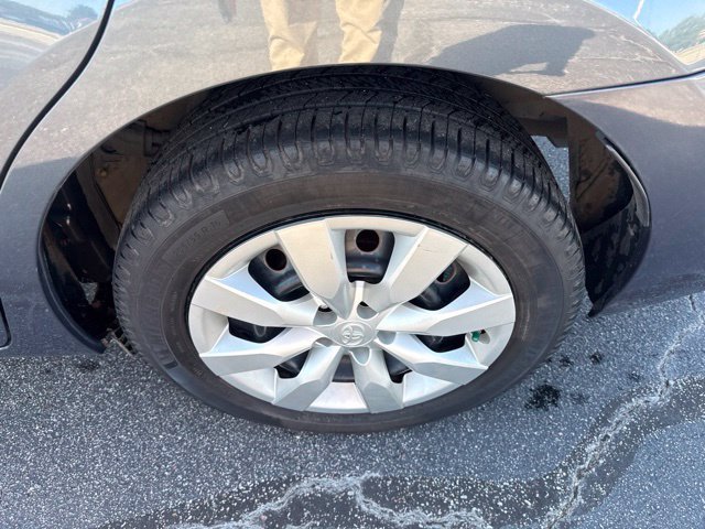 Used 2015 Toyota Corolla LE FWD image 11