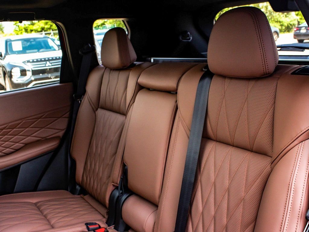 New 2025 Mitsubishi Outlander SEL image 35