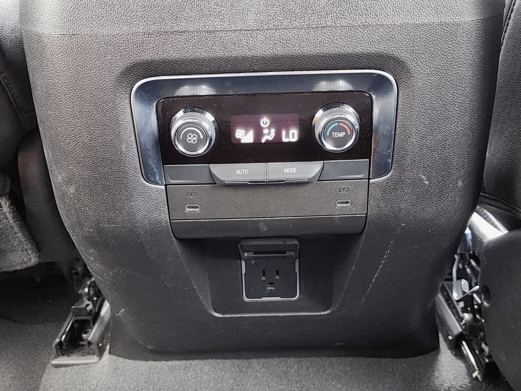 Used 2025 Chevrolet Suburban LT RWD image 18