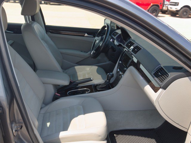 Used 2014 Volkswagen Passat 3.6 SEL Premium FWD image 31
