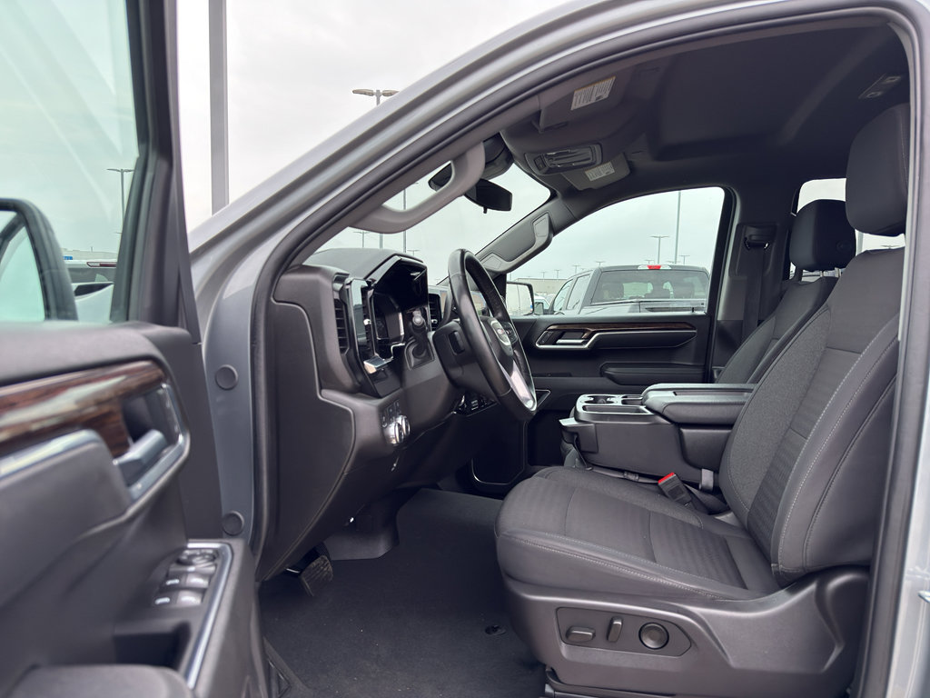 Used 2025 GMC Sierra 1500 Elevation image 12