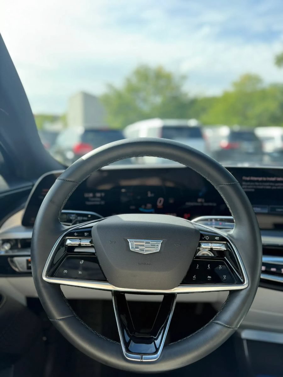 Used 2024 Cadillac Lyriq Luxury AWD/4WD image 22