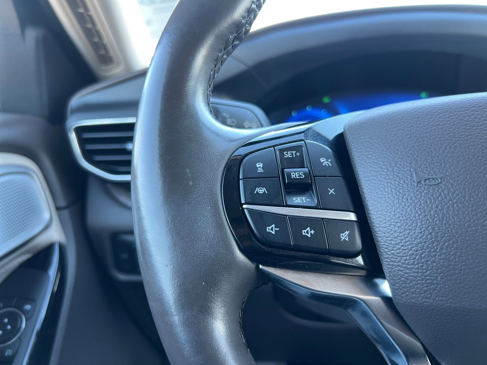 Used 2022 Ford Explorer Platinum w/ Equipment Group 601A image 19