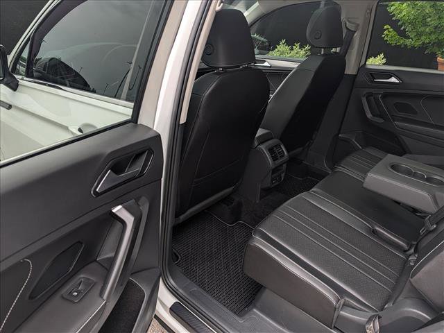Used 2023 Volkswagen Tiguan SE w/ Panoramic Sunroof Package FWD image 24