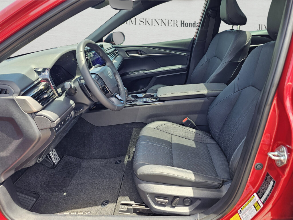 Used 2025 Toyota Camry XSE FWD image 18
