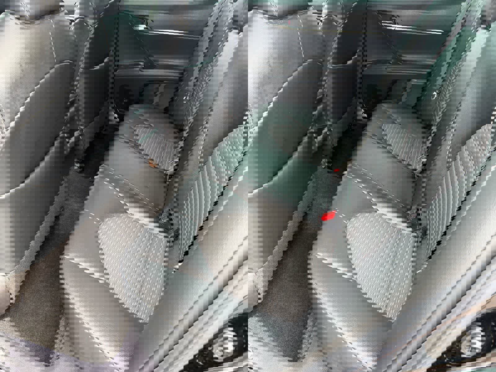 Used 2021 Toyota Camry SE w/ Carpet Mat Package (TMS) image 15