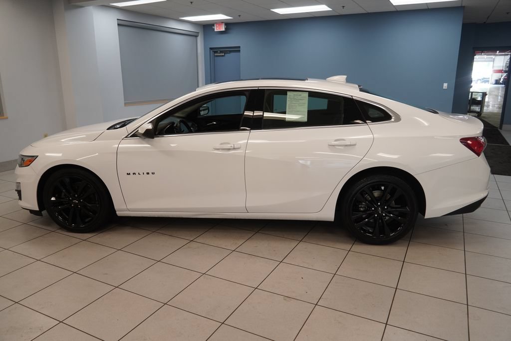 Used 2023 Chevrolet Malibu LT w/ Driver Confidence Package FWD image 2