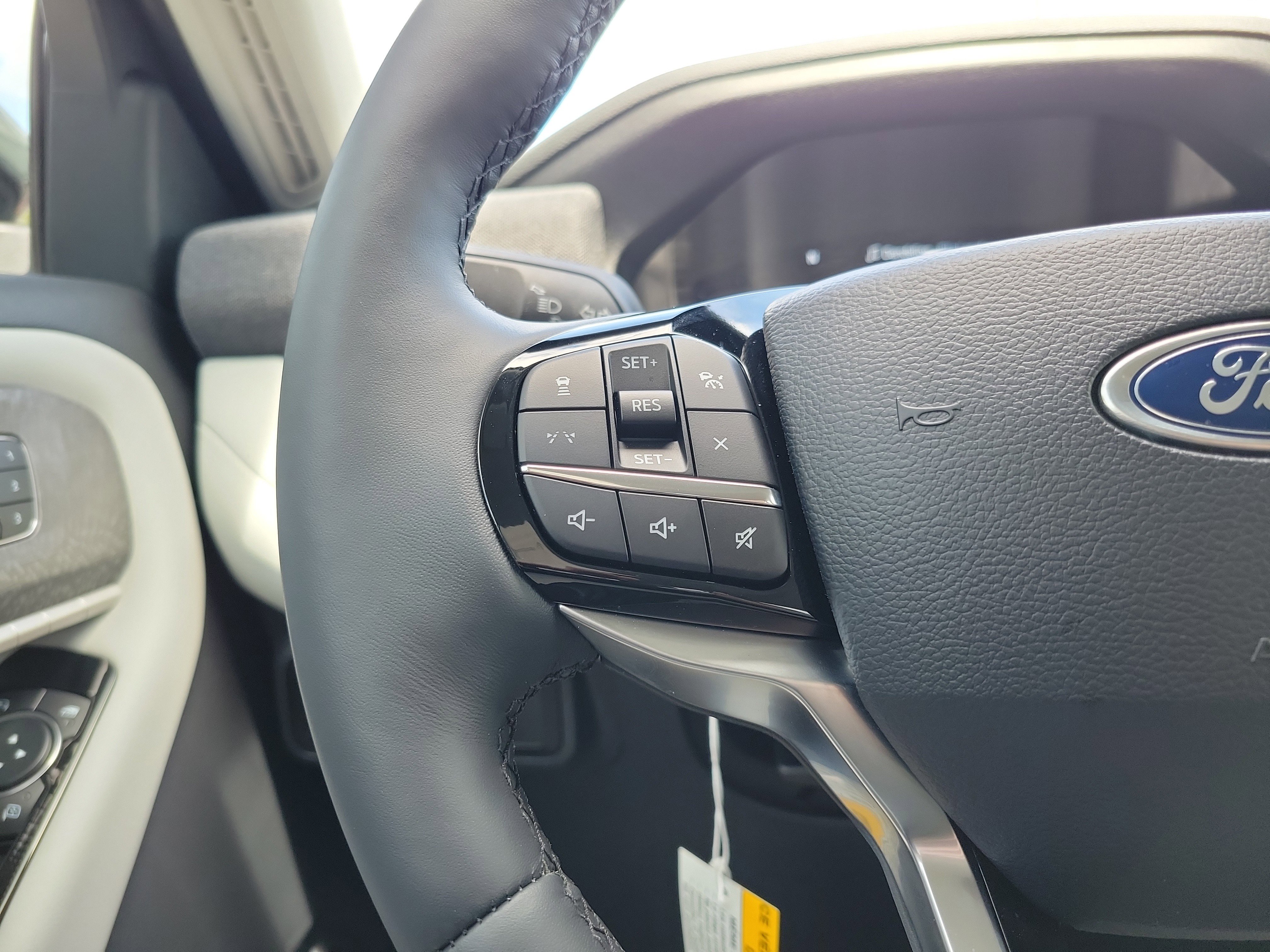 Used 2026 Ford Explorer Platinum w/ LUX Leather Package image 23