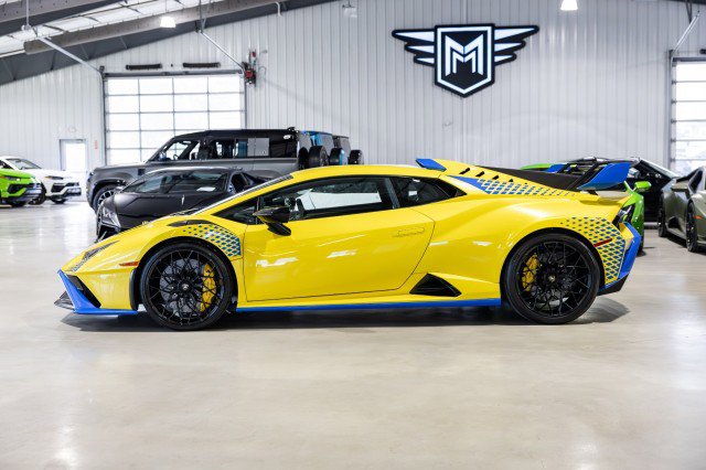Used 2022 Lamborghini Huracan STO image 3