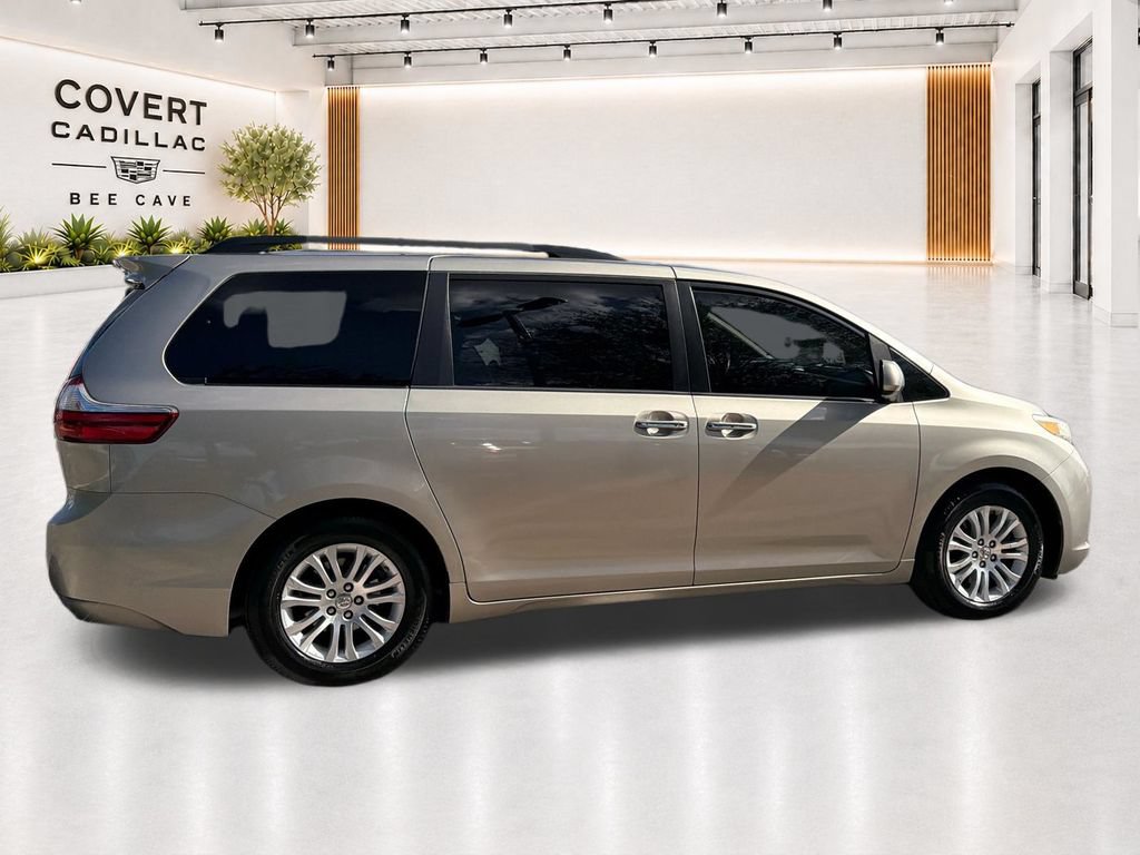 Used 2017 Toyota Sienna XLE w/ XLE Navigation Package FWD image 11