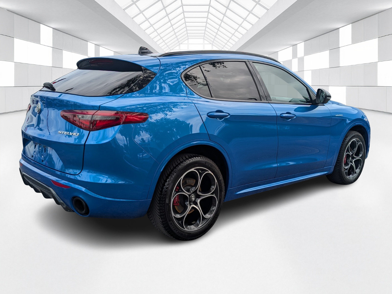 Used 2022 Alfa Romeo Stelvio Veloce AWD/4WD image 7