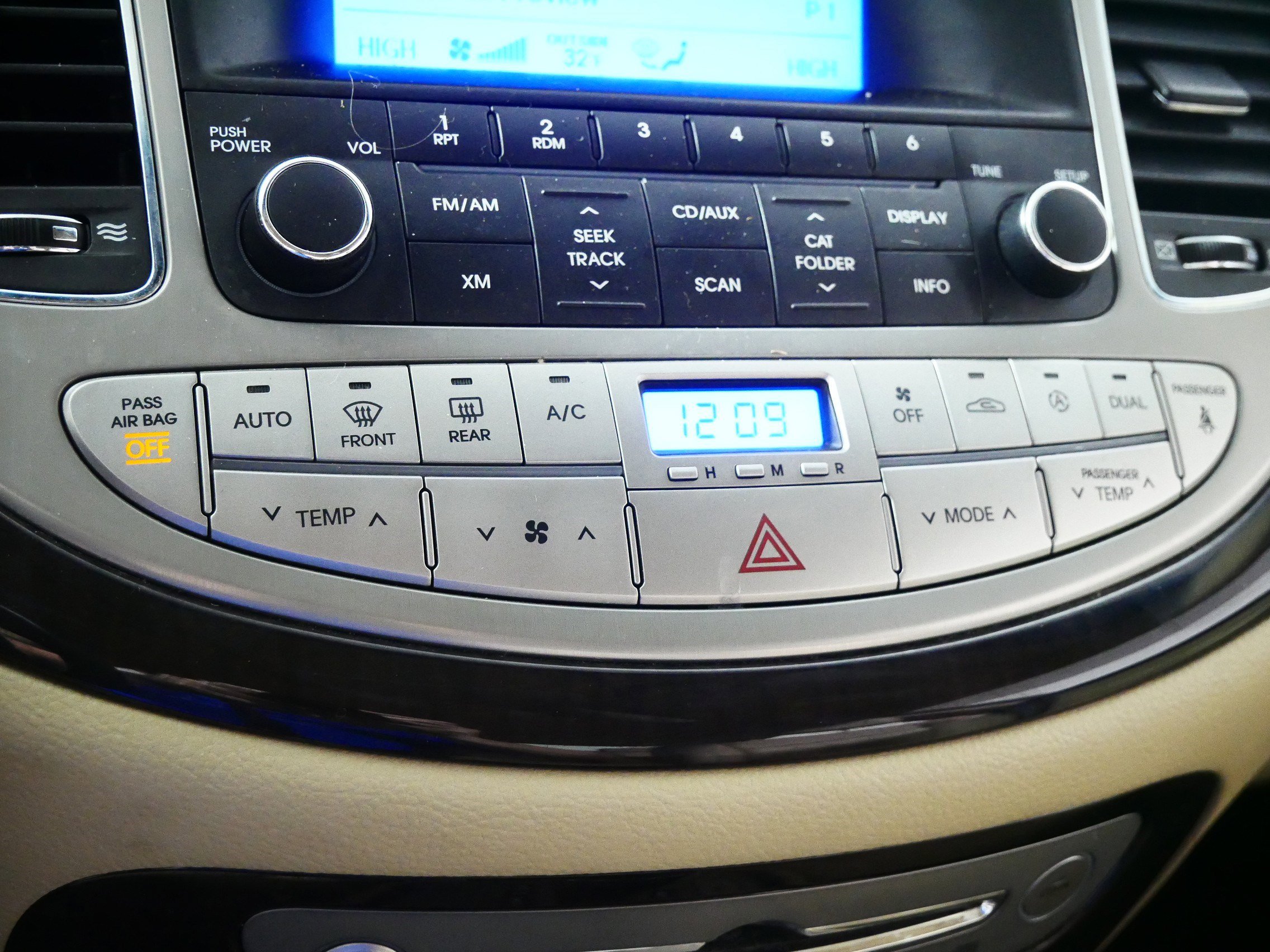 Used 2010 Hyundai Genesis 3.8 RWD image 23