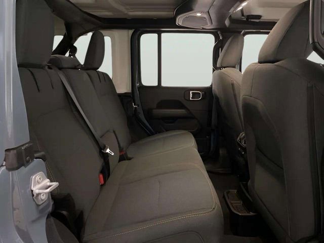 Used 2025 Jeep Wrangler Unlimited Sahara w/ Safety Group AWD/4WD image 32