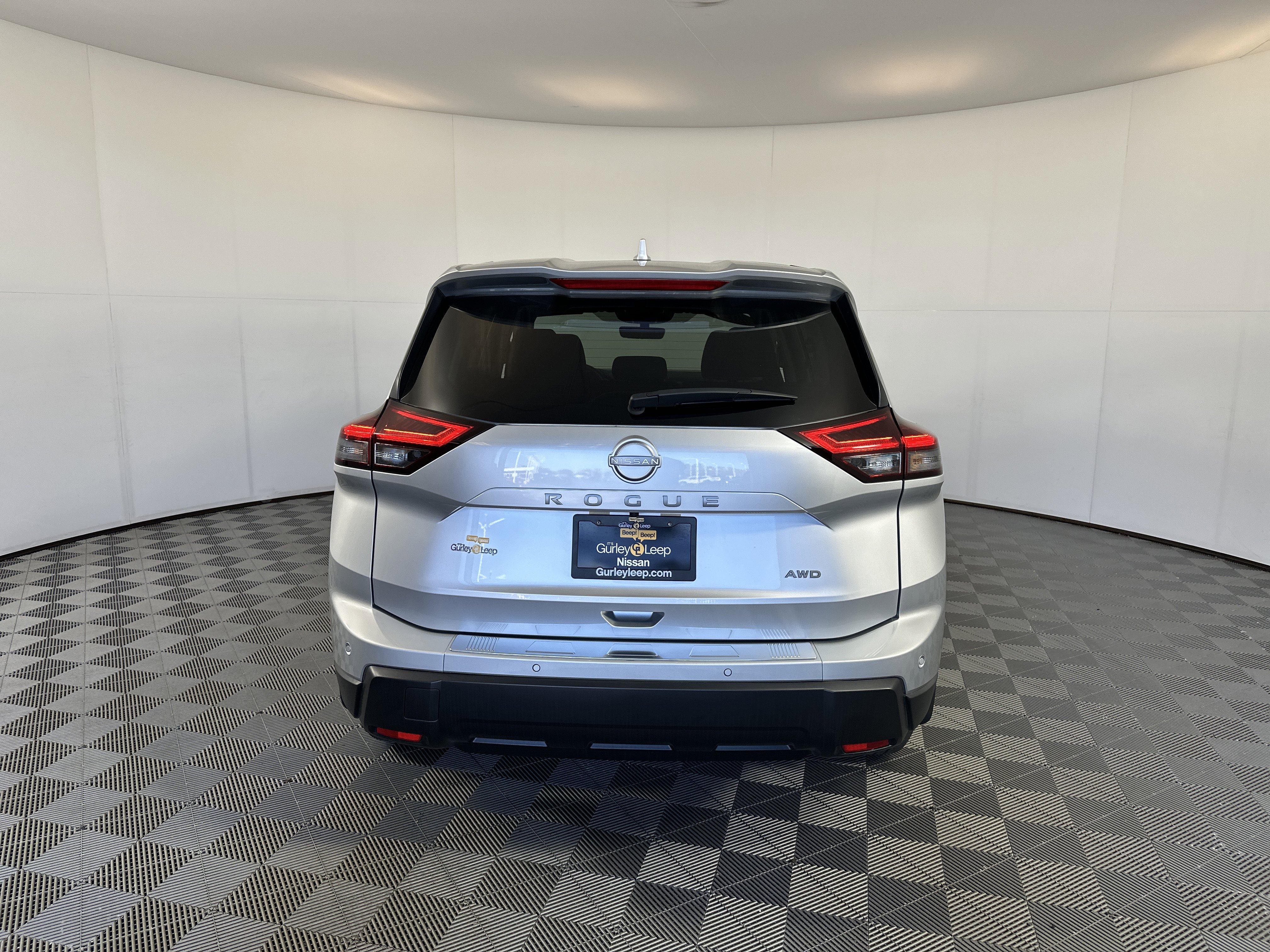 Certified 2025 Nissan Rogue SV image 9