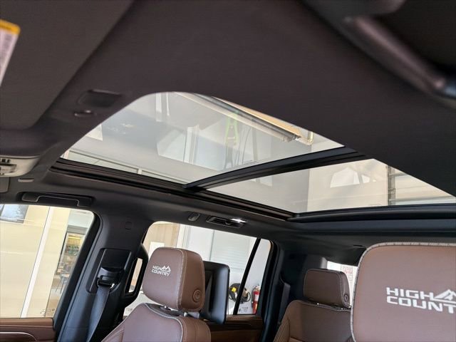Used 2024 Chevrolet Suburban High Country w/ Advanced Technology Package image 2