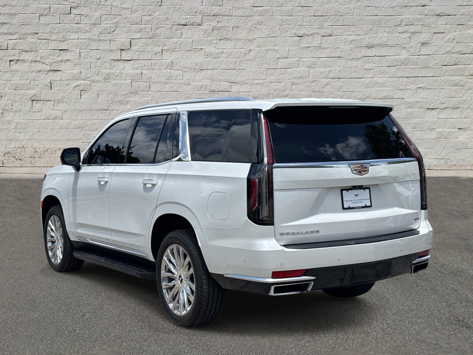 Certified 2024 Cadillac Escalade Premium Luxury w/ LPO, Floor Liner Package AWD/4WD image 3
